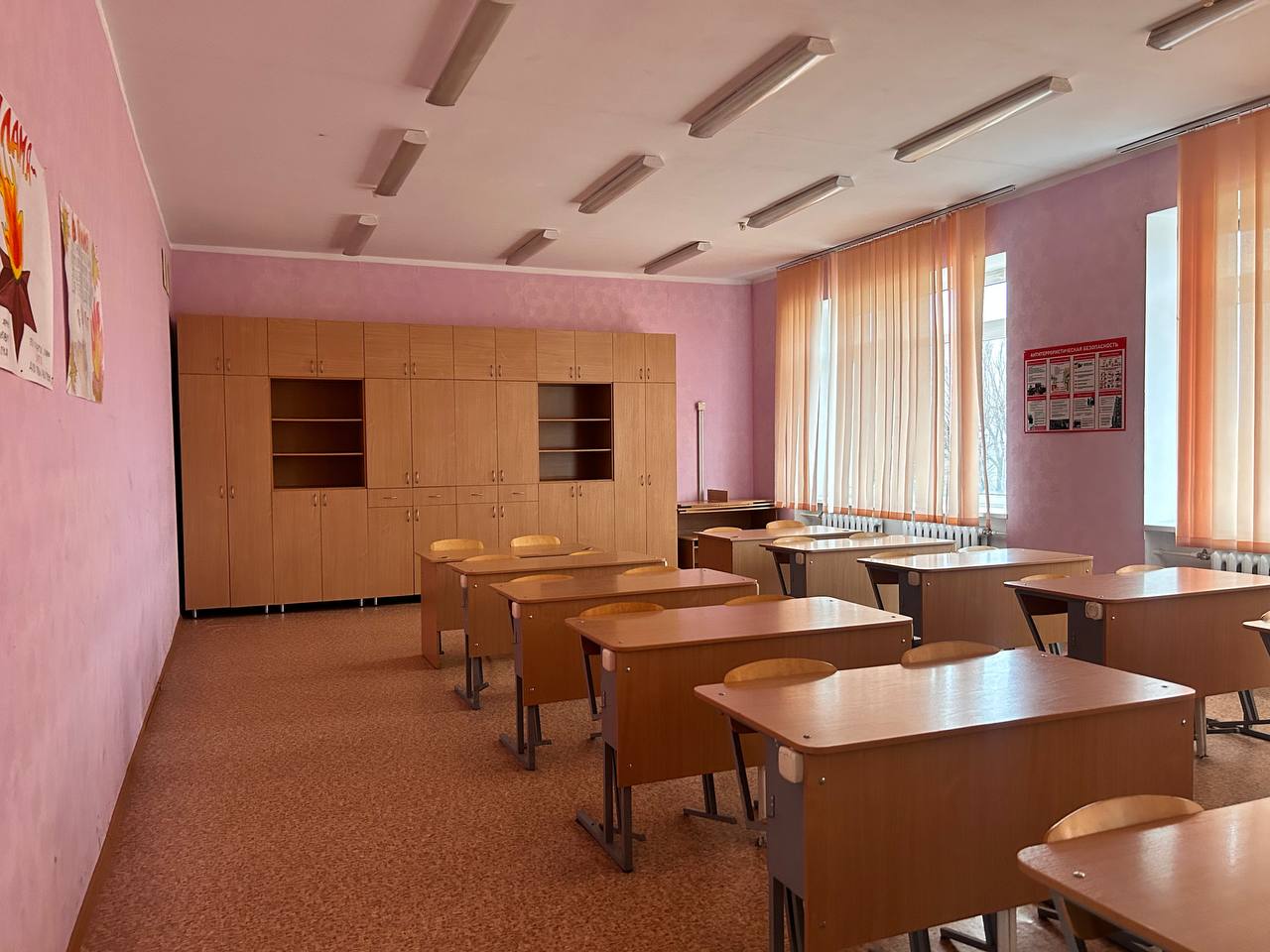 Изображения кабинета физики.