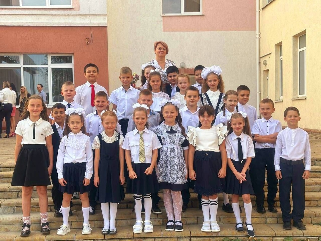 Обеспечение учащегося школьной формой.